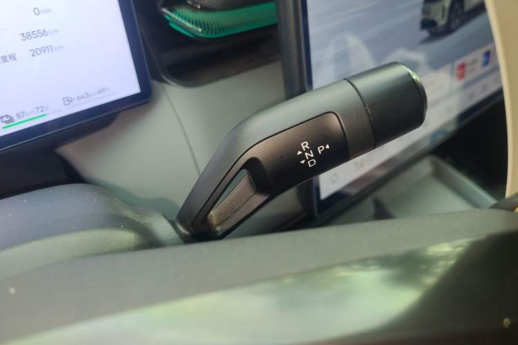 Used Lynk & Co 08 EM-P 2024 120km Long-Range Plus Gear Lever