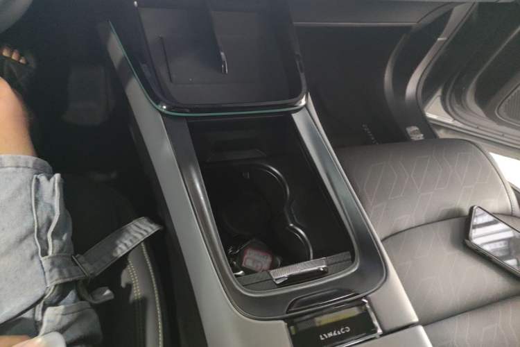 Used Lynk & Co 08 EM-P 2024 120km Long-Range Plus Gear Lever
