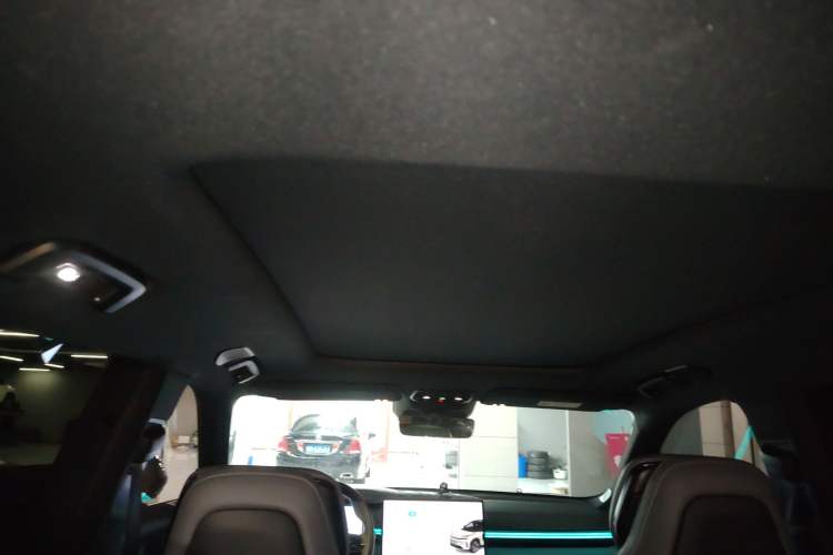 Used Lynk & Co 08 EM-P 2024 120km Long-Range Plus Headliner