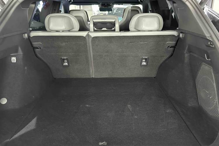 Used Lynk & Co 08 EM-P 2024 120km Long-Range Plus Interior 11