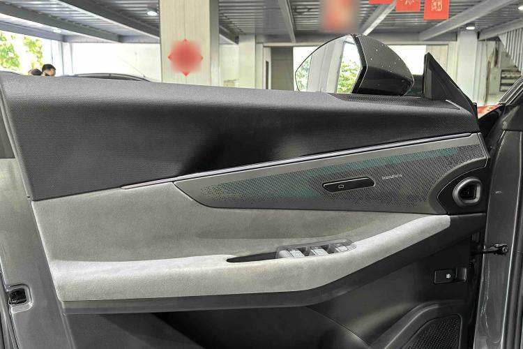 Used Lynk & Co 08 EM-P 2024 120km Long-Range Plus Interior 8