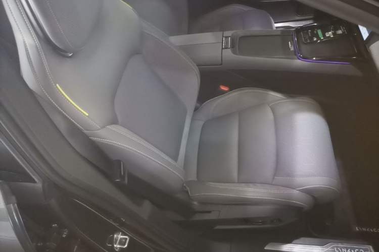 Used Lynk & Co 08 EM-P 2024 120km Long-Range Plus Right Front Seat