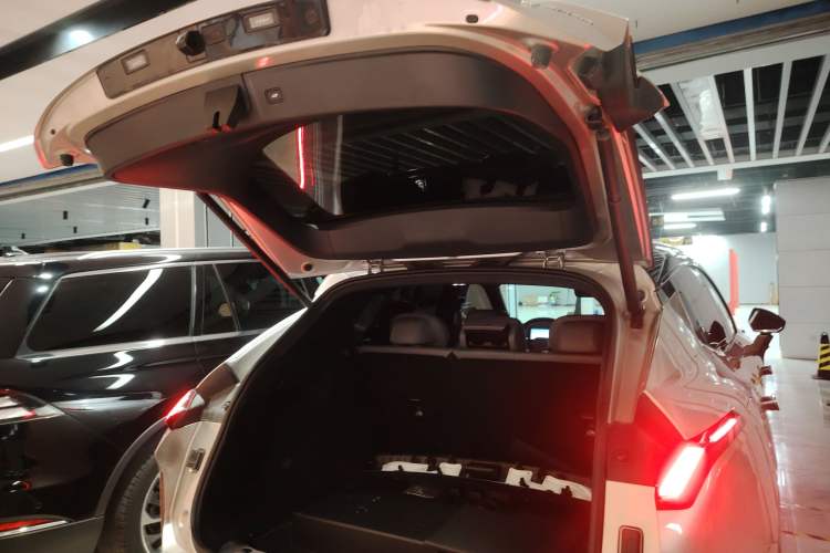 Used Lynk & Co 08 EM-P 2024 120km Long-Range Plus Trunk