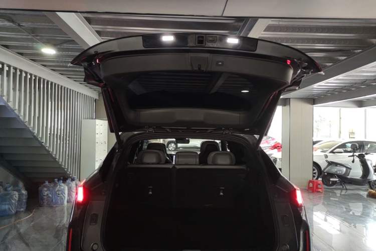 Used Lynk & Co 08 EM-P 2024 120km Long-Range Plus Trunk