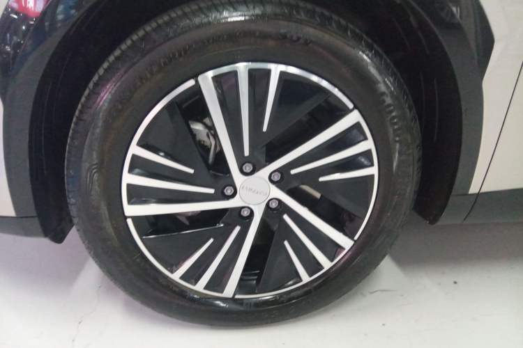 Used Lynk & Co 08 EM-P 2024 120km Long-Range Plus Exterior 4