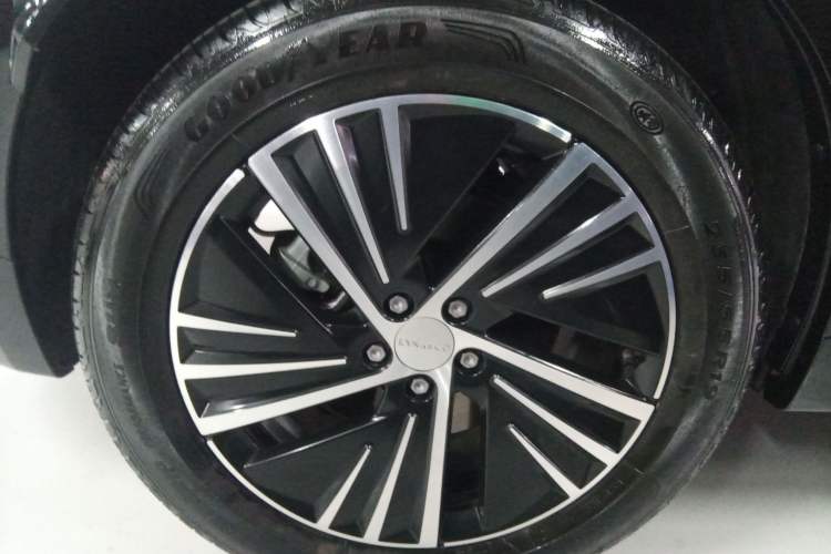 Used Lynk & Co 08 EM-P 2024 120km Long-Range Plus Exterior 5