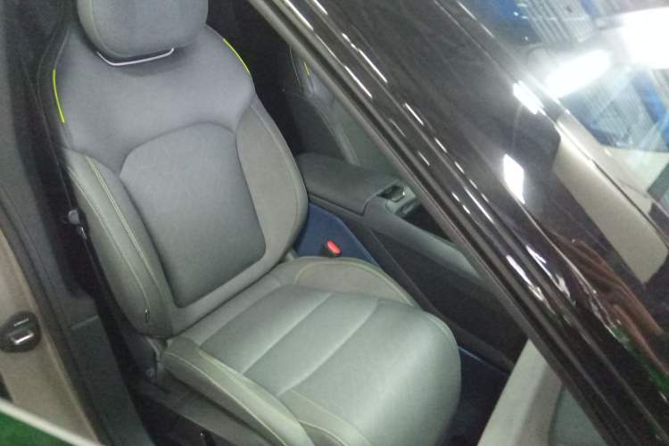 Used Lynk & Co 08 EM-P 2024 120km Long-Range Plus Right Front Seat