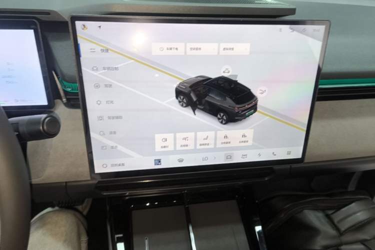 Used Lynk & Co 08 EM-P 2025 120km Long-Range Pro Audio And AC Panel