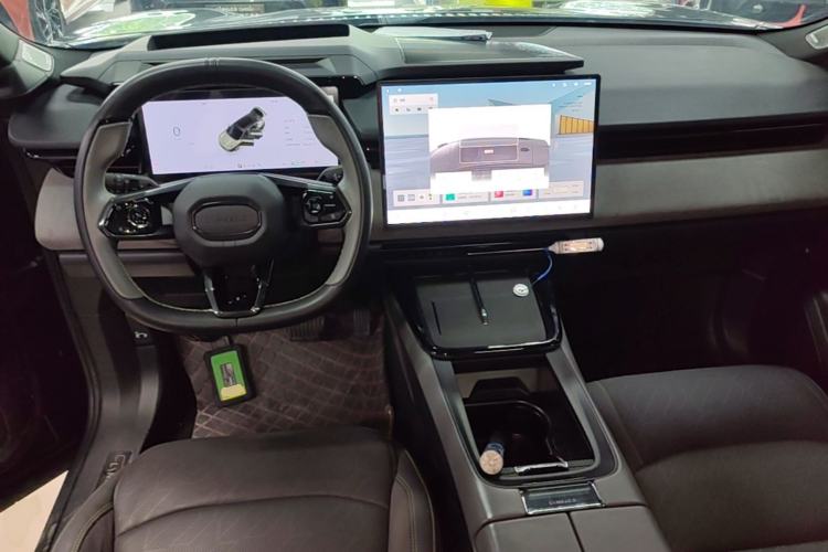 Used Lynk & Co 08 EM-P 2025 245km Ultra-Long Range Halo Center Console
