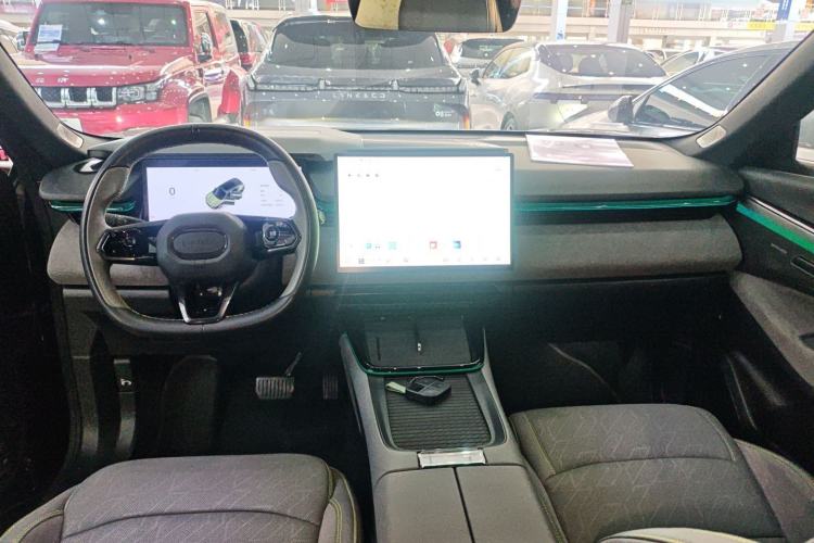 Used Lynk & Co 08 EM-P 2025 120km Long-Range Pro Center Console