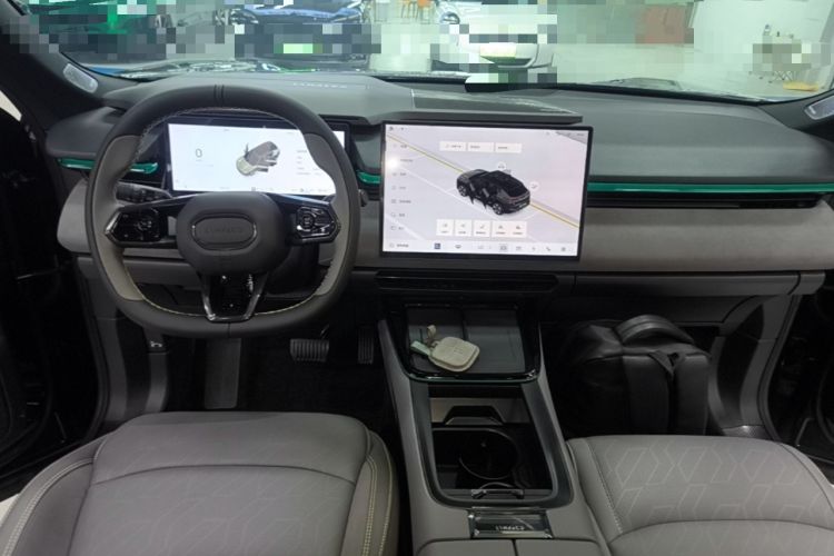 Used Lynk & Co 08 EM-P 2025 120km Long-Range Pro Center Console