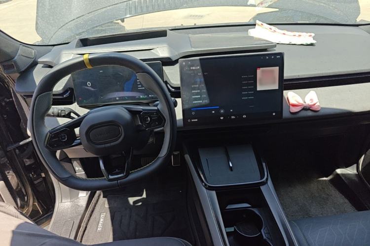 Used Lynk & Co 08 EM-P 2025 120km Long-Range Halo Center Console
