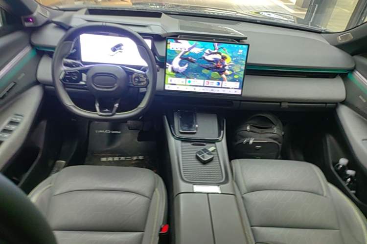 Used Lynk & Co 08 EM-P 2025 120km Long-Range Halo Center Console