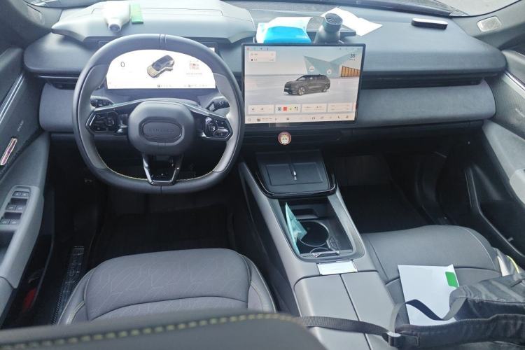 Used Lynk & Co 08 EM-P 2025 245 km Ultra-Long Range Pro Center Console