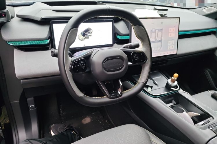 Used Lynk & Co 08 EM-P 2025 245km Ultra-Long Range Halo Center Console