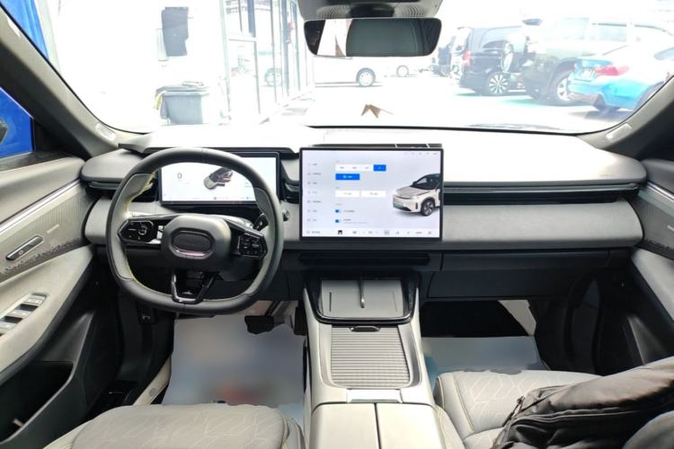 Used Lynk & Co 08 EM-P 2025 120km Long-Range Pro Center Console