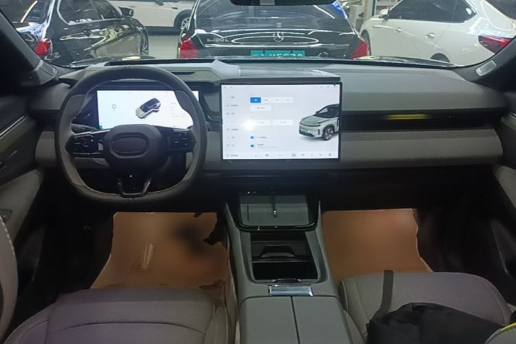 Used Lynk & Co 08 EM-P 2025 120km Long-Range Halo Center Console