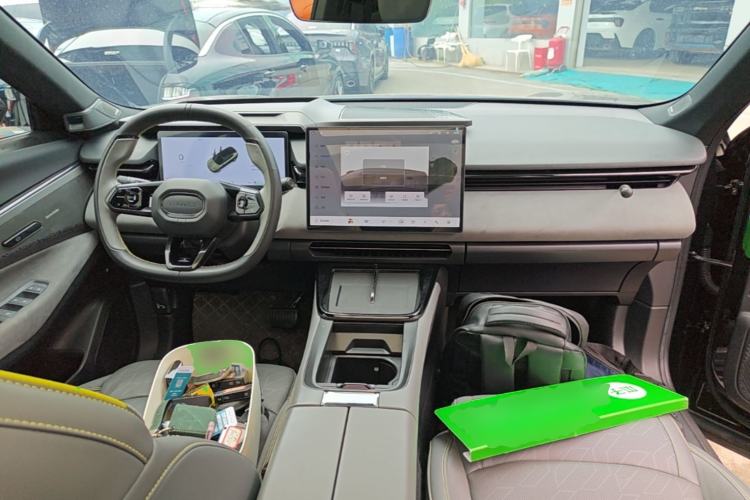 Used Lynk & Co 08 EM-P 2025 245km Ultra-Long Range Halo Center Console