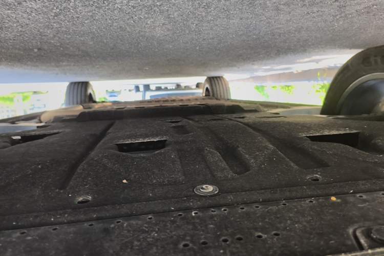 Used Lynk & Co 08 EM-P 2025 120km Long-Range Pro Chassis Front
