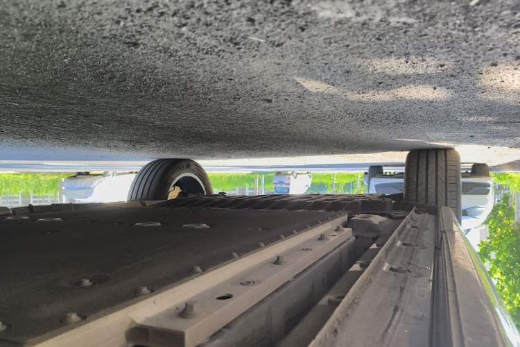 Used Lynk & Co 08 EM-P 2025 120km Long-Range Pro Chassis Front Right
