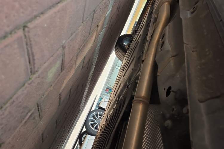 Used Lynk & Co 08 EM-P 2025 120km Long-Range Pro Chassis Rear Left