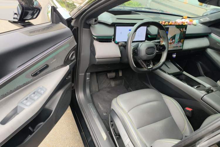 Used Lynk & Co 08 EM-P 2025 120km Long-Range Halo Driver Seat