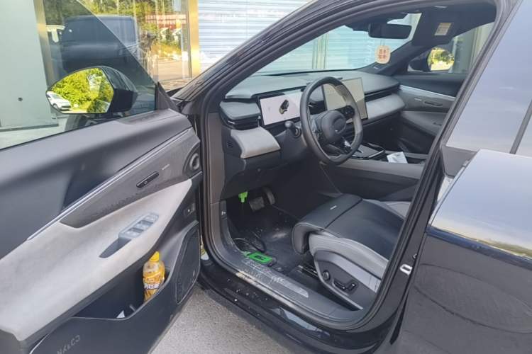 Used Lynk & Co 08 EM-P 2025 120km Long-Range Pro Driver Seat