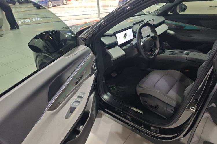 Used Lynk & Co 08 EM-P 2025 120km Long-Range Pro Driver Seat