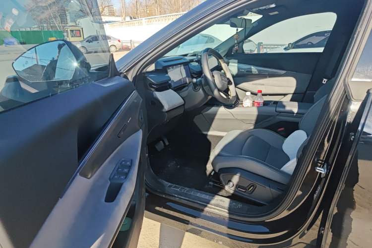 Used Lynk & Co 08 EM-P 2025 245km Ultra-Long Range Halo Driver Seat