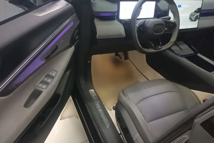 Used Lynk & Co 08 EM-P 2025 120km Long-Range Halo Driver Seat