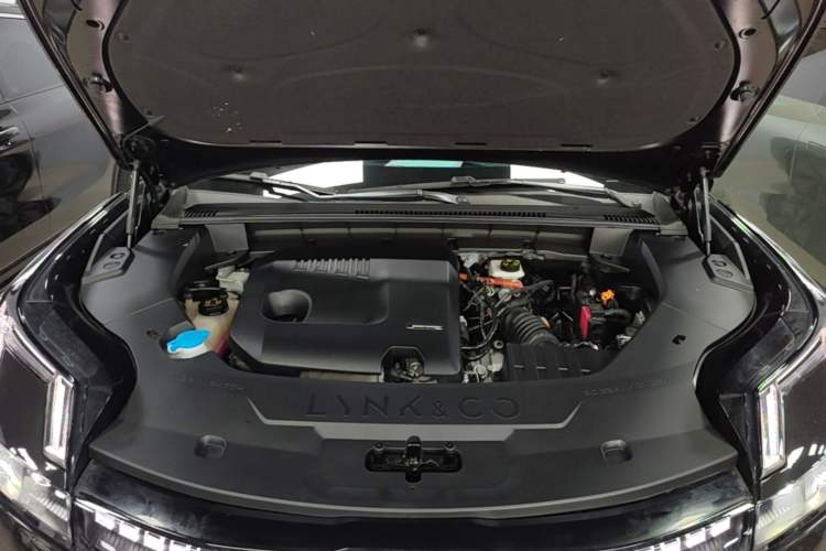 Used Lynk & Co 08 EM-P 2025 245km Ultra-Long Range Halo Engine Bay