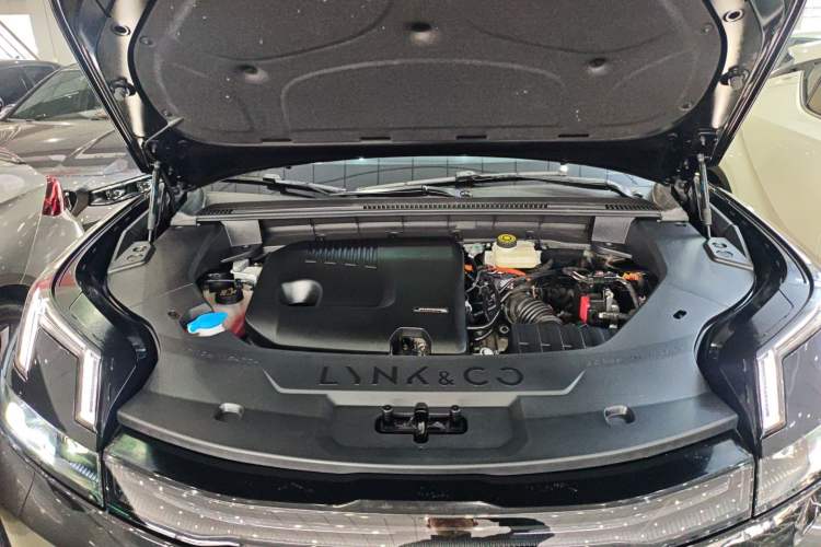Used Lynk & Co 08 EM-P 2025 120km Long-Range Pro Engine Bay