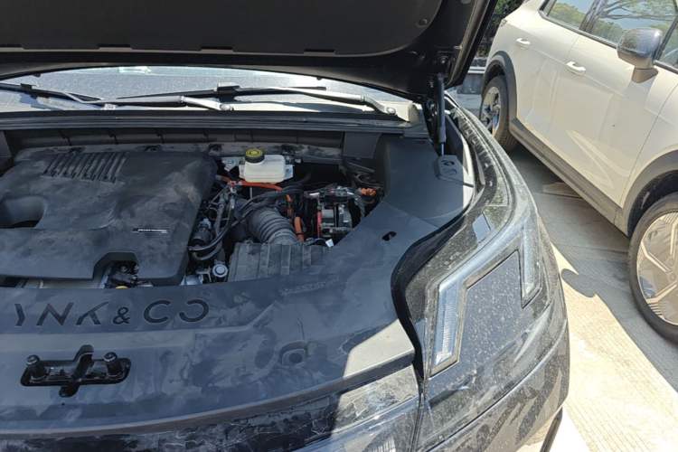 Used Lynk & Co 08 EM-P 2025 120km Long-Range Halo Engine Bay Left