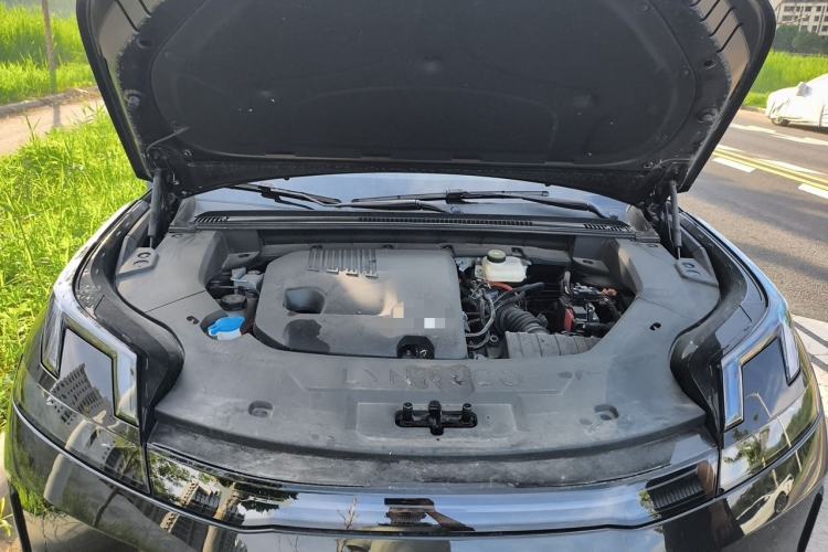 Used Lynk & Co 08 EM-P 2025 120km Long-Range Pro Engine Bay