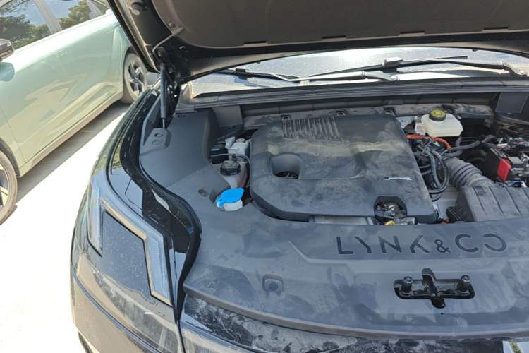 Used Lynk & Co 08 EM-P 2025 120km Long-Range Halo Engine Bay Right