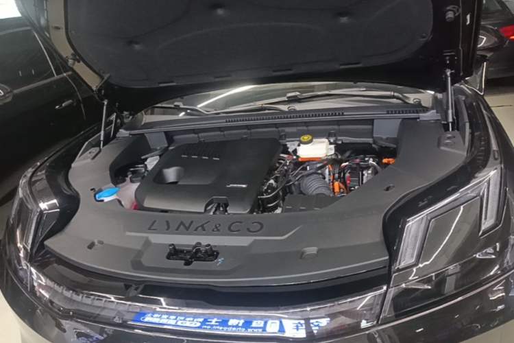 Used Lynk & Co 08 EM-P 2025 120km Long-Range Halo Engine Bay