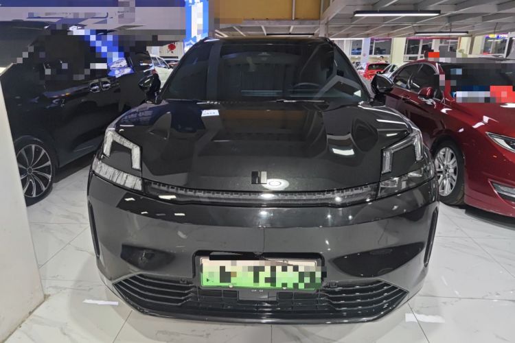 Used Lynk & Co 08 EM-P 2025 120km Long-Range Halo Exterior 1