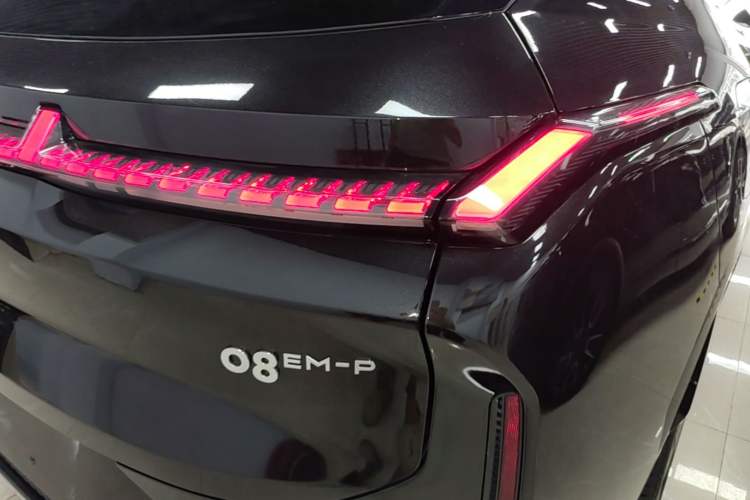 Used Lynk & Co 08 EM-P 2025 245km Ultra-Long Range Halo Exterior 3