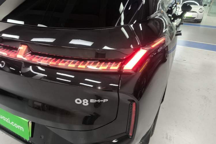 Used Lynk & Co 08 EM-P 2025 120km Long-Range Pro Exterior 3