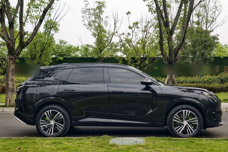 Used Lynk & Co 08 EM-P 2025 120km Long-Range Pro Exterior 3
