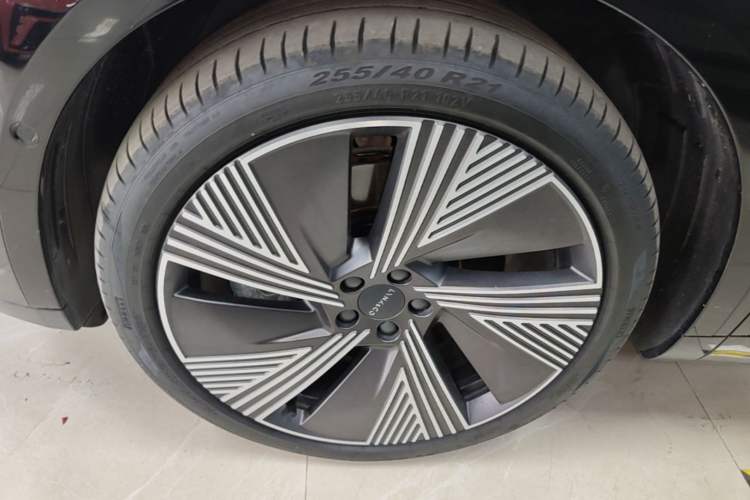 Used Lynk & Co 08 EM-P 2025 245km Ultra-Long Range Halo Exterior 4