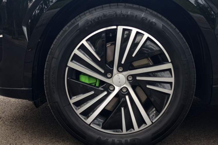 Used Lynk & Co 08 EM-P 2025 120km Long-Range Pro Exterior 4