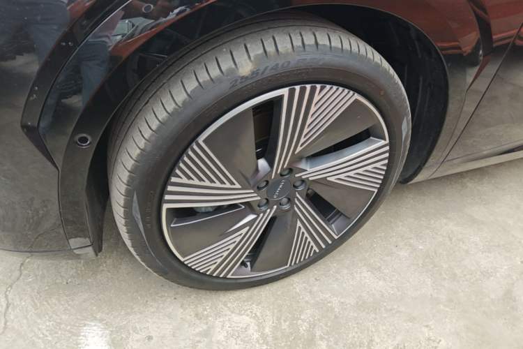 Used Lynk & Co 08 EM-P 2025 245km Ultra-Long Range Halo Exterior 4