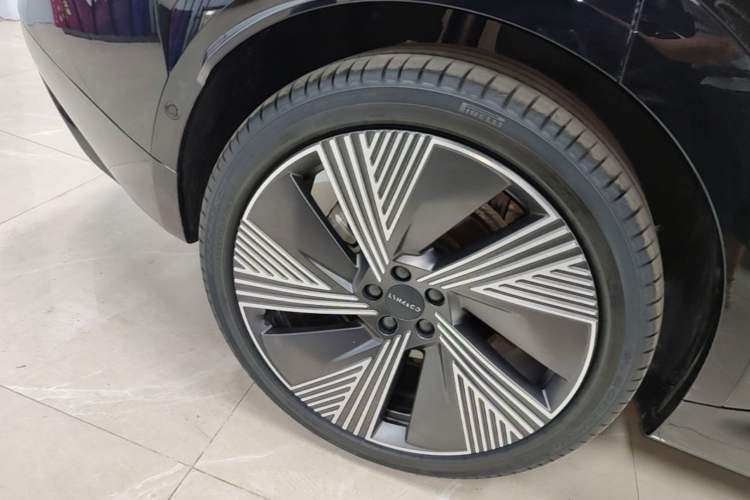Used Lynk & Co 08 EM-P 2025 245km Ultra-Long Range Halo Exterior 5