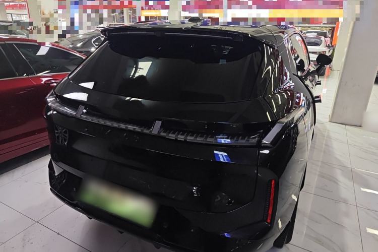 Used Lynk & Co 08 EM-P 2025 120km Long-Range Halo Exterior 5