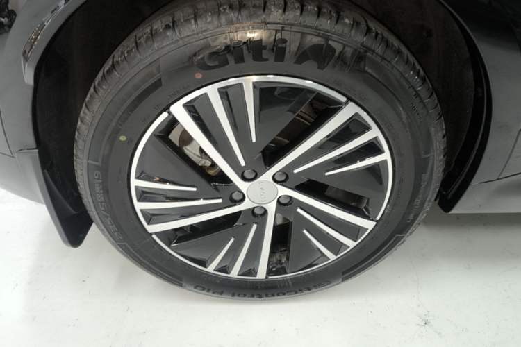 Used Lynk & Co 08 EM-P 2025 120km Long-Range Pro Exterior 5