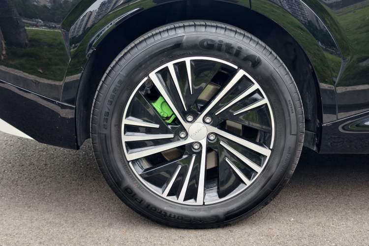Used Lynk & Co 08 EM-P 2025 120km Long-Range Pro Exterior 5