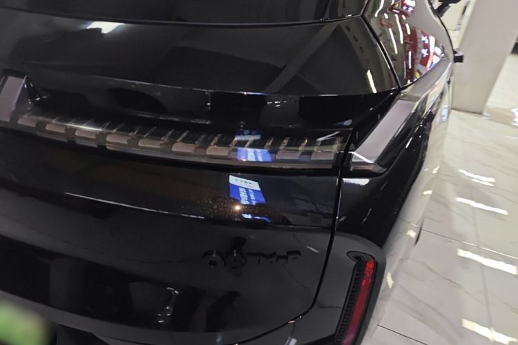 Used Lynk & Co 08 EM-P 2025 120km Long-Range Halo Exterior 6