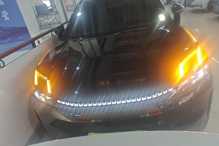 Used Lynk & Co 08 EM-P 2025 120km Long-Range Halo Front