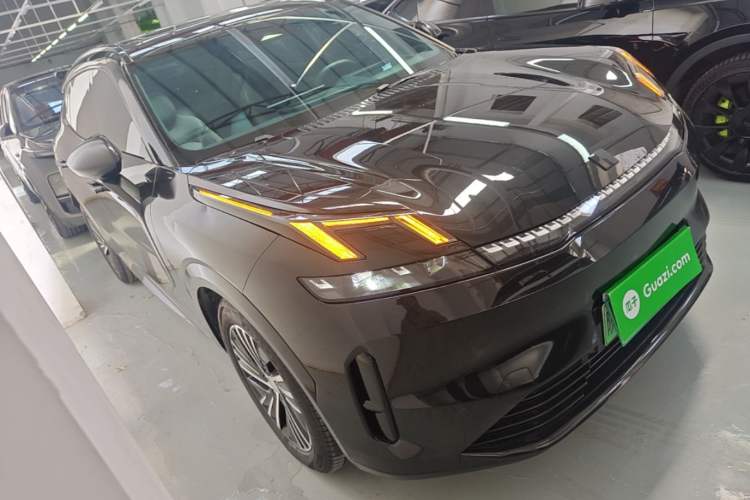 Used Lynk & Co 08 EM-P 2025 120km Long-Range Halo Front Right 45 Deg